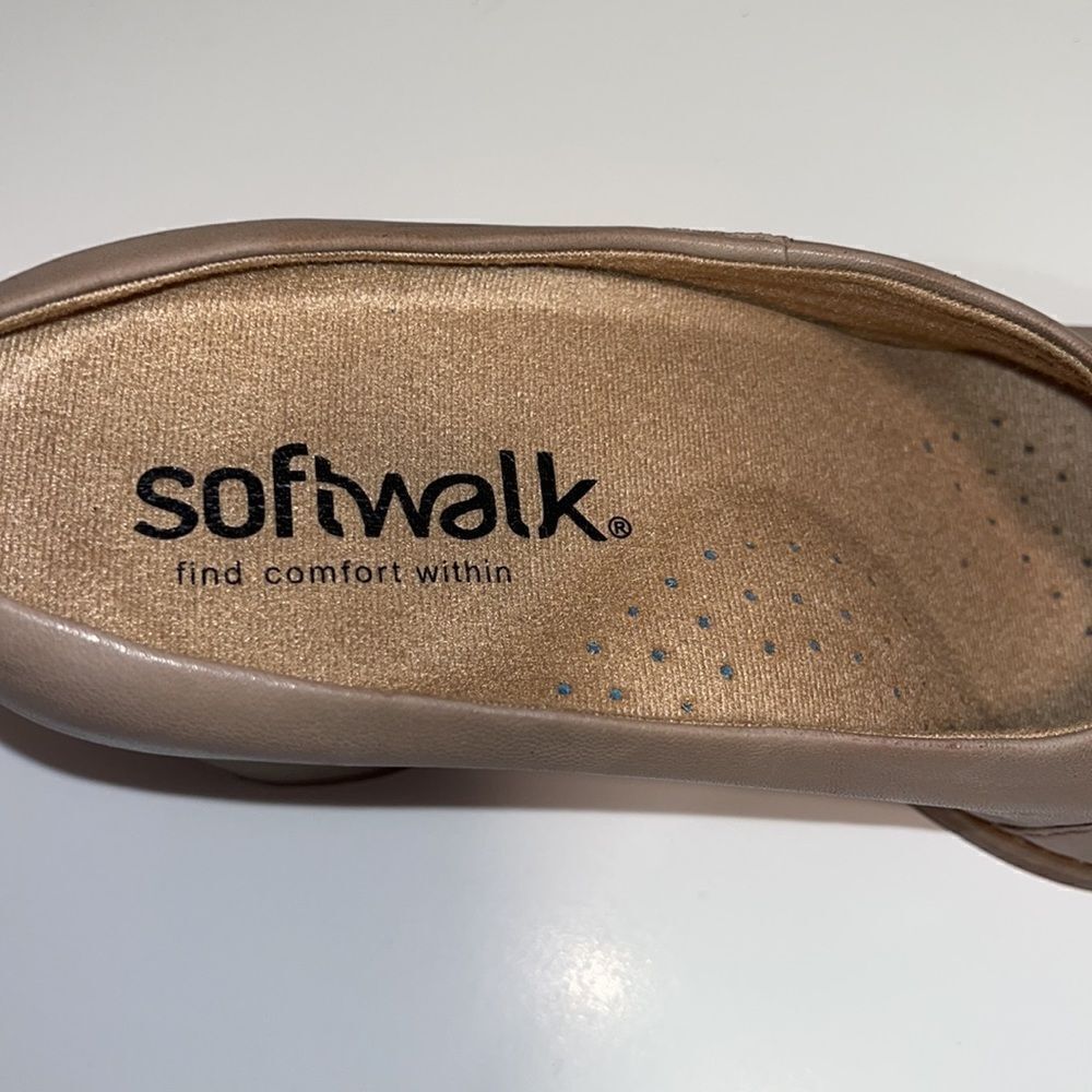 Vintage Nwot Softwalk tan leather 3” heel mules/ clogs - Picture 6 of 6